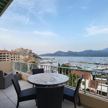 Sur La Baie, En Centre Apartment *