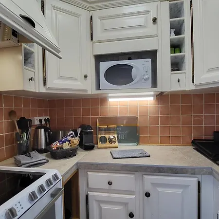 Sur La Baie, En Centre *