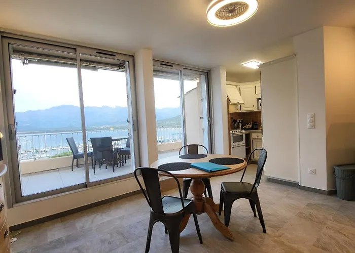 Appartement Sur La Baie, En Centre
