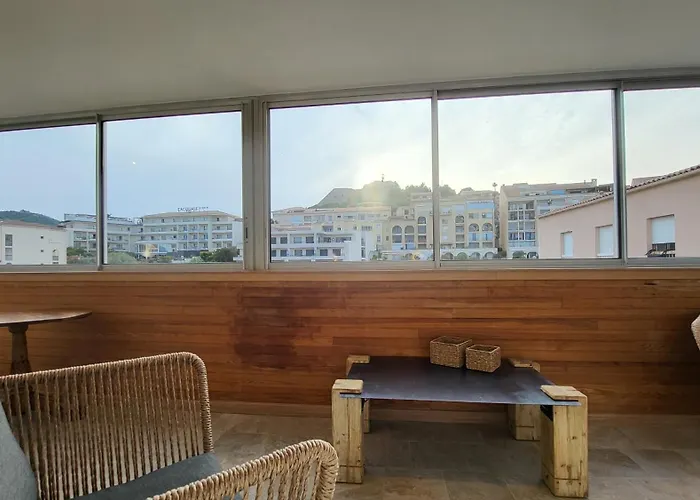 Sur La Baie, En Centre Calvi (Corsica)