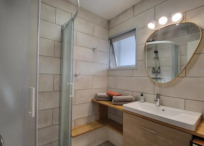 Sur La Baie, En Centre