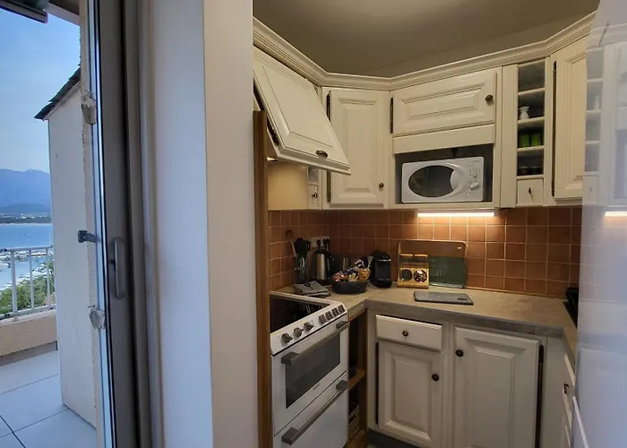 Sur La Baie, En Centre * Calvi (Corsica)